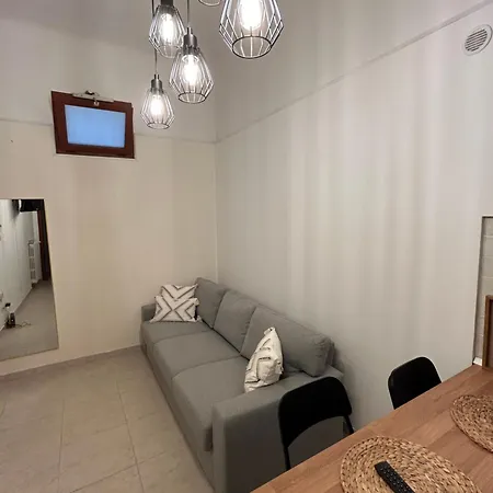 Cri House باري