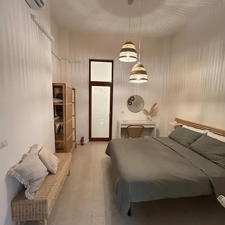 Cri House باري